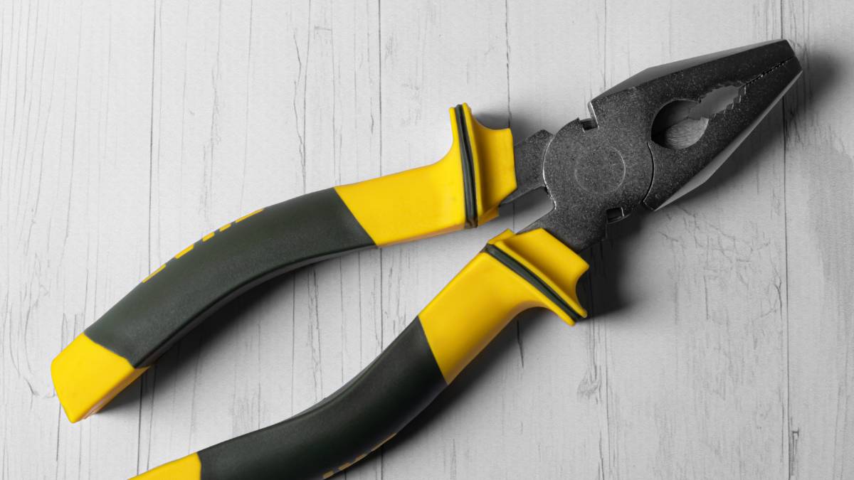 alicate amarelo universal