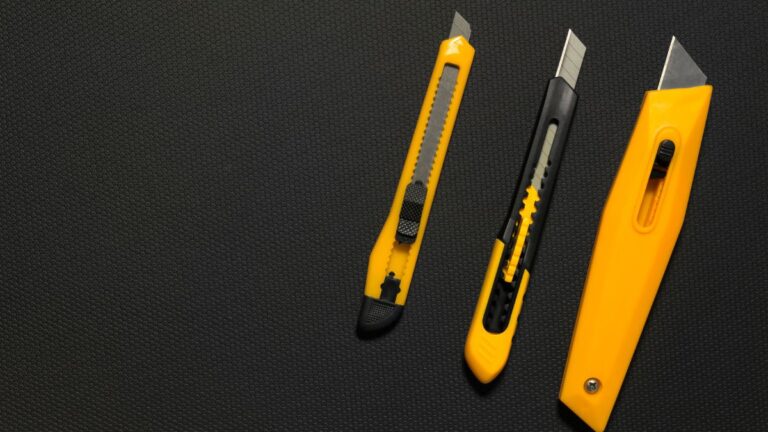 3 estiletes amarelos