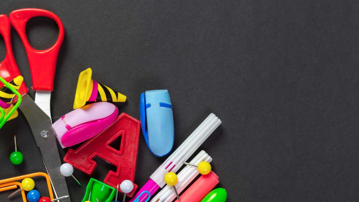 tesoura vermelha para papelaria